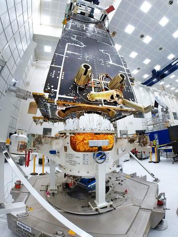 Meteosat Satellite being ensambled with Airbus Crisa´s electronics