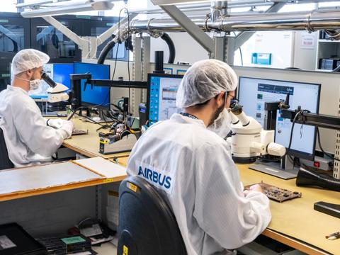 Manufacturing Facilities in Clean Room ISO8