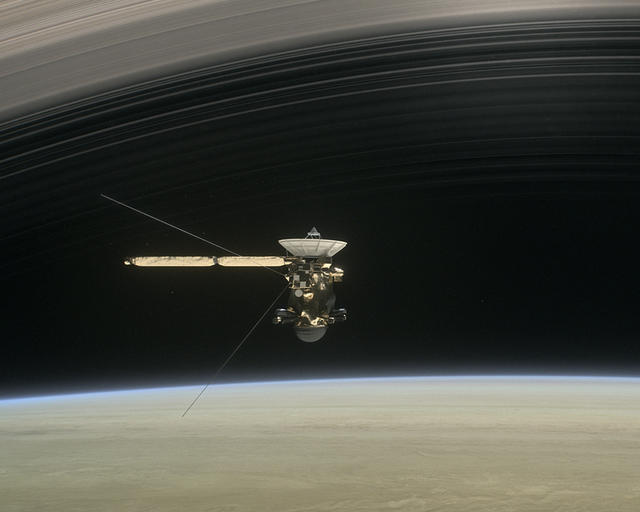 La sonda Cassini se sumerge entre Saturno y sus anillos más internos como parte del Gran Final de la misión La sonda Cassini se sumerge entre Saturno y sus anillos más internos como parte del Gran Final de la misión
