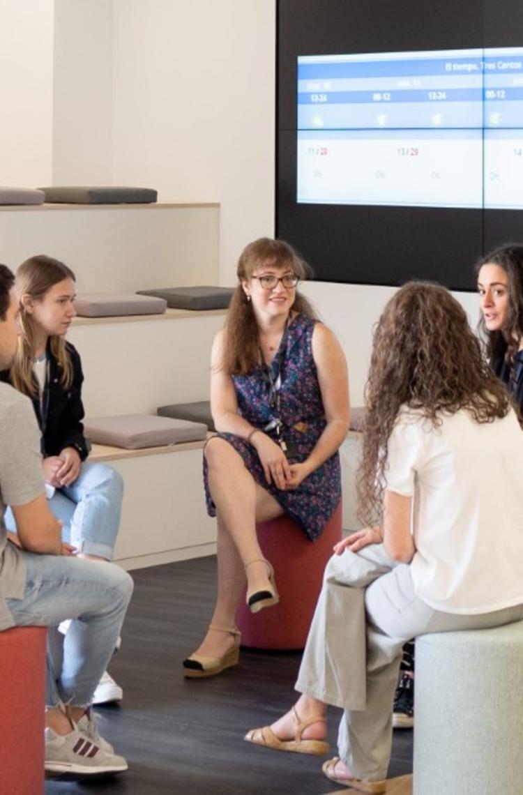 Internships in the sapce industry: students in Airbus Crisa Internships in the sapce industry: students in Airbus Crisa