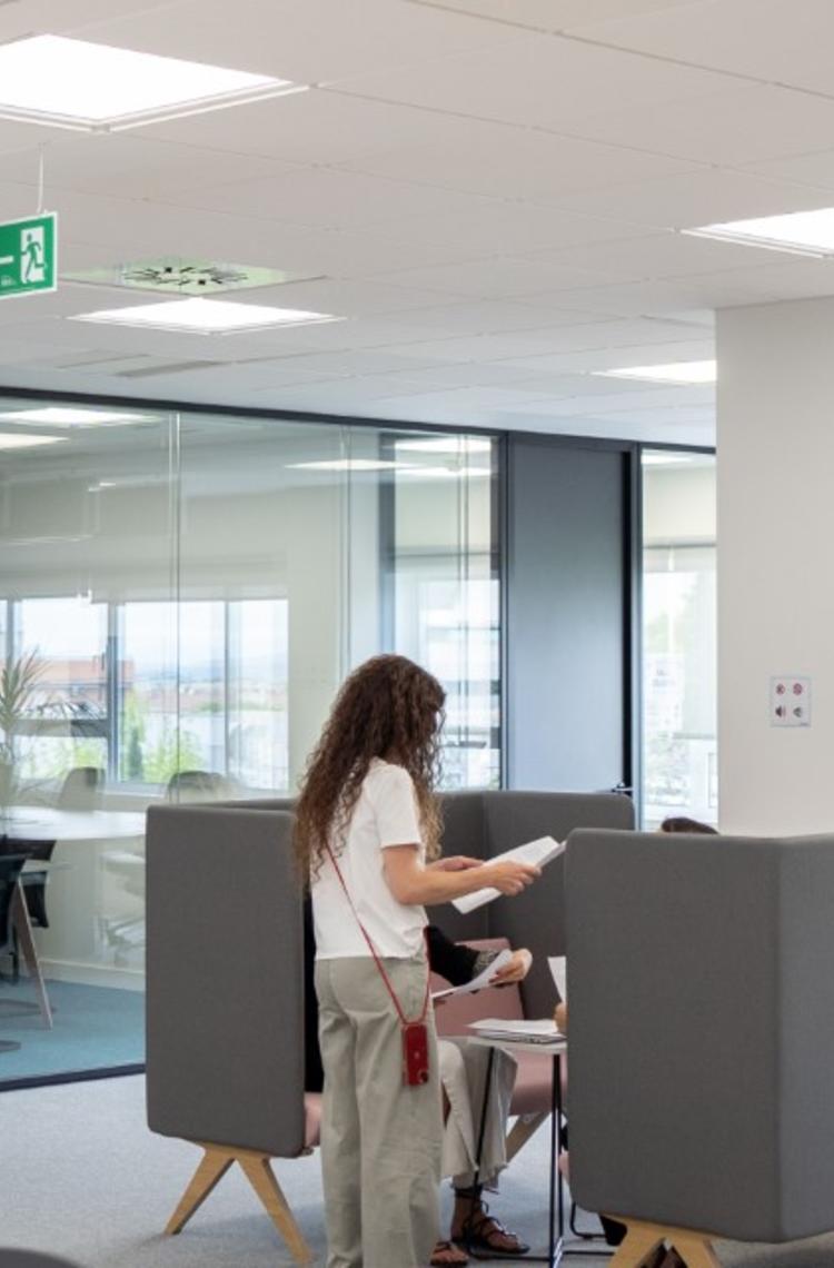 Airbus Crisa facilities: an open office space